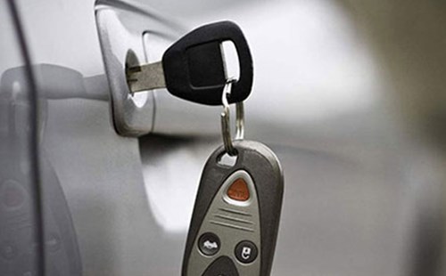 石家莊汽車(chē)開(kāi)鎖配鑰匙電話(huà)（開(kāi)鎖公司價(jià)格）